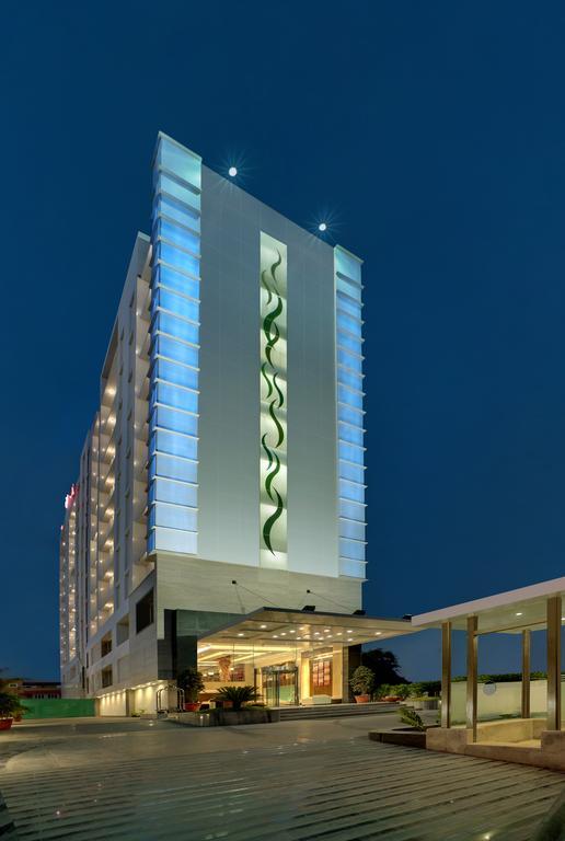 Отель Ramada Ахмедабад Экстерьер фото